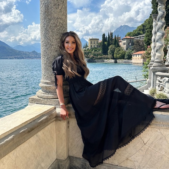 Meet your Posher, Sabrina - Picture 4 of 4